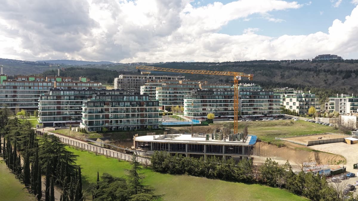 Construction of the new premium class project at VR Krtsanisi Resort Residence is actively underway in full compliance with international standards.